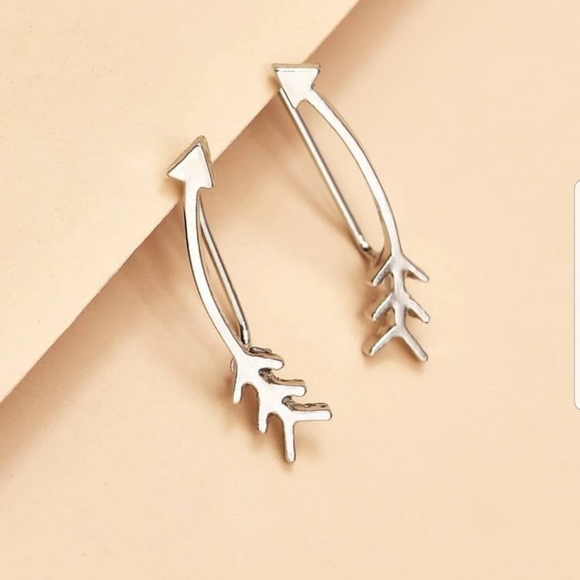 *Chloe* Arrow Crawler Earrings - Picture 2 of 4